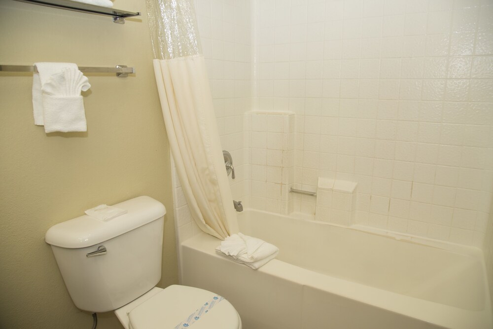 Travelodge La Mesa - photo 26
