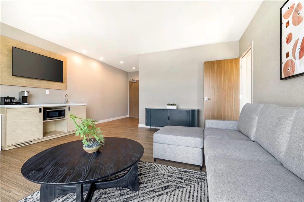 Cambria Hotel Burbank Airport - photo 44