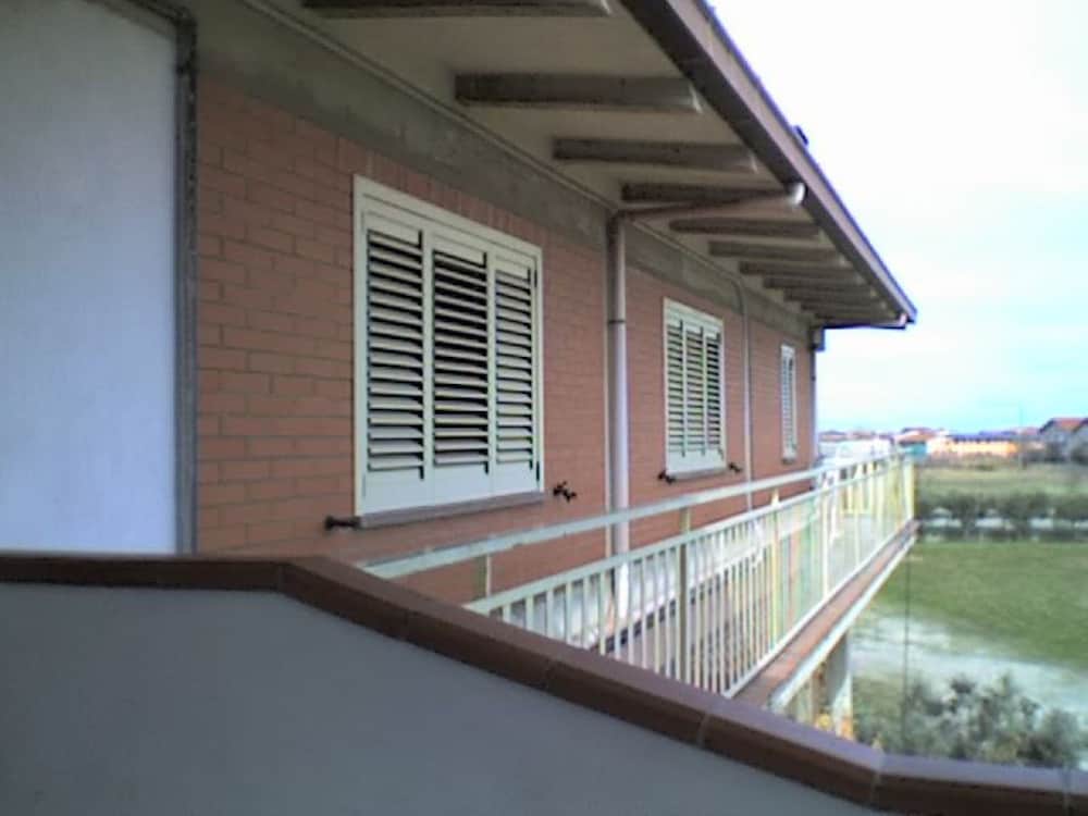 Room in Guest room Double room for rent with private bathroom in Pescara, Italy