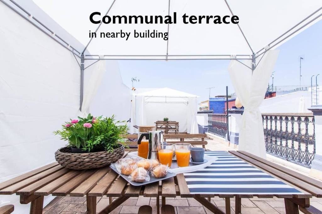 Hostly Rivero 2B Center Fibre communal terrace Parking Optional CLess — 4-Star Luxury Hotel in Sevilla, Spain