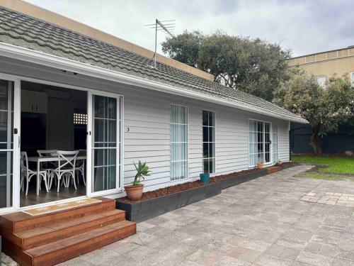 Beachside Charm With Garden Short Walk To Train — Brighton