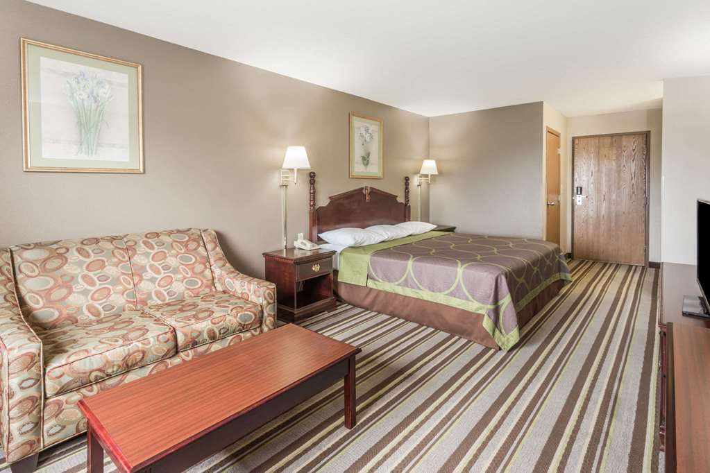 Super 8 by Wyndham Yorkville - photo 7