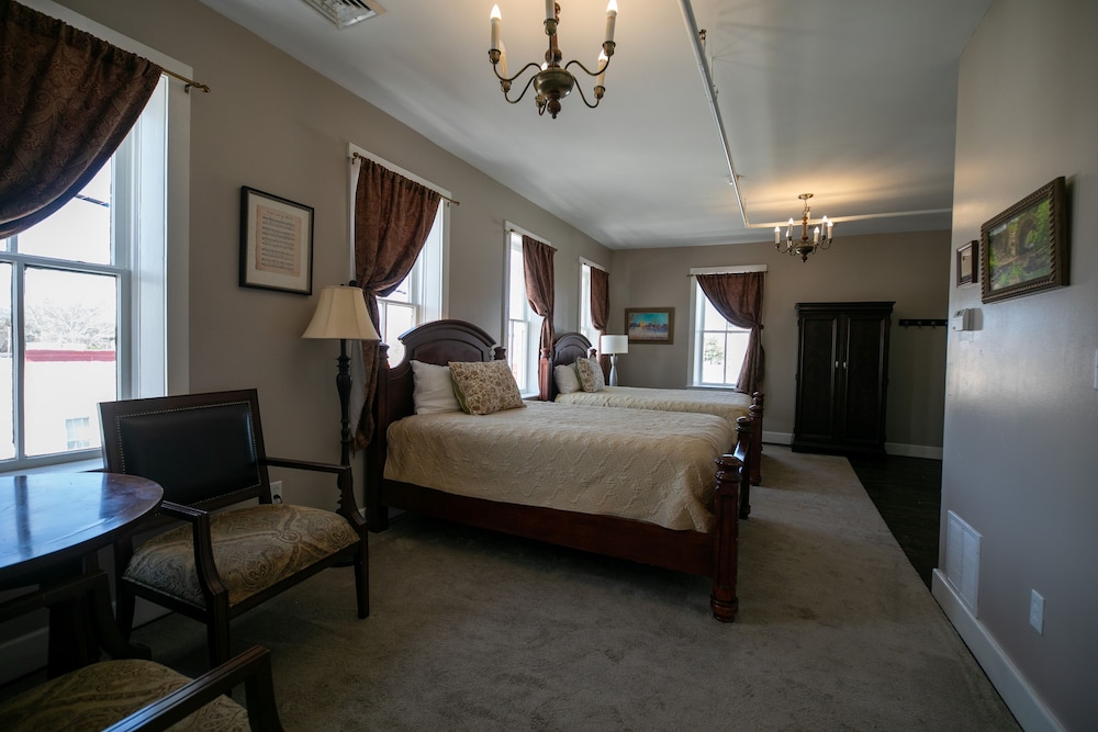 Nauvoo Temple House Hotel - photo 45