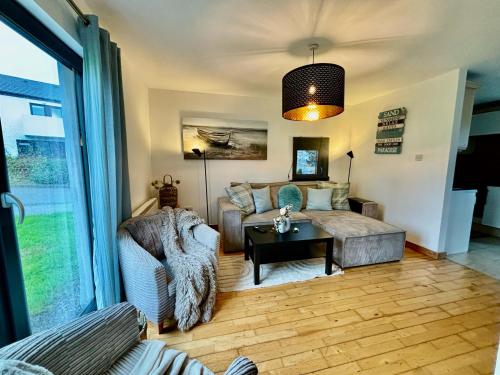 Sea Whispers My Charming Costal Retreat in Youghal — hotel in Youghal