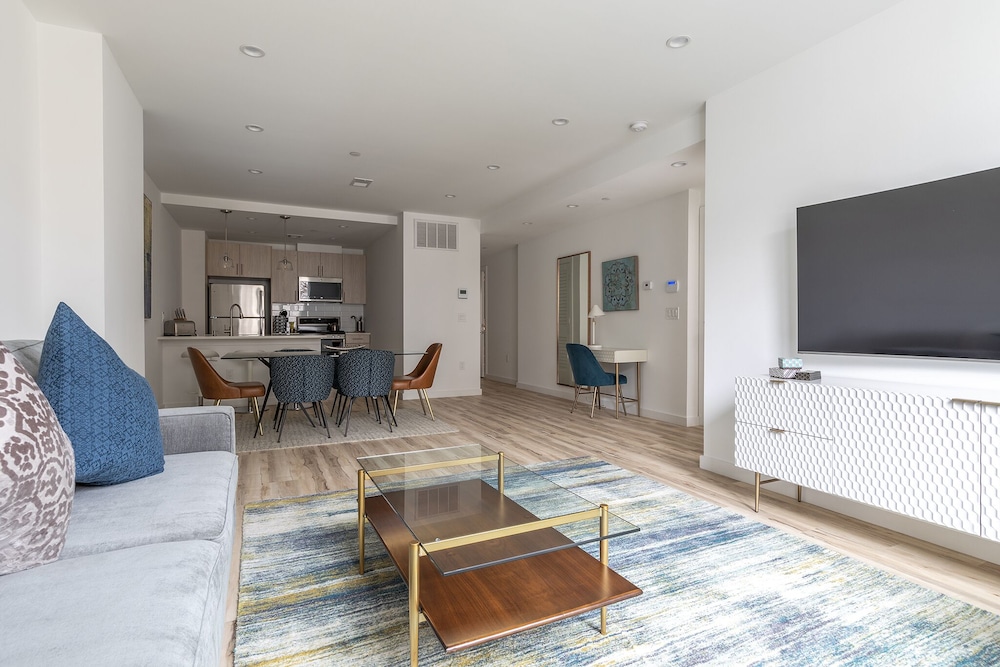 Stylish 3br Retreat W Private Deck Near Nyc 17656379 — Hoboken
