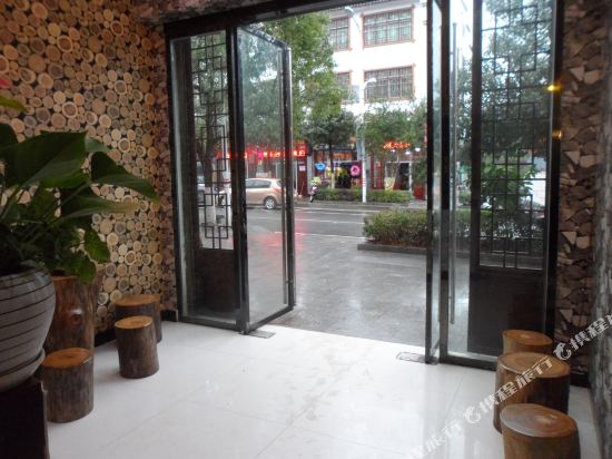 Dingquan Hotel — Rucheng