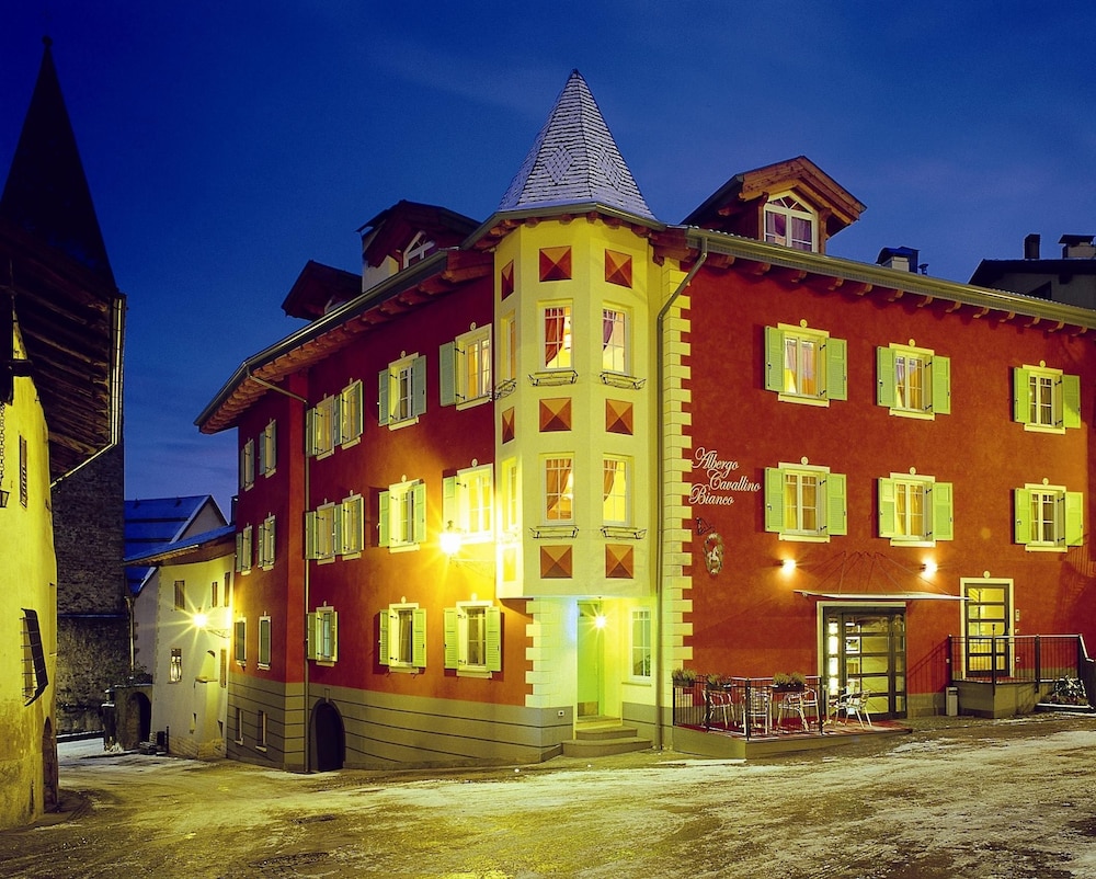 Albergo Cavallino Bianco — hotel in Rumo