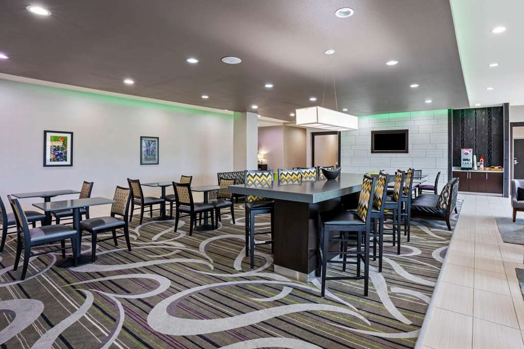 La Quinta Inn & Suites by Wyndham College Station South - photo 51