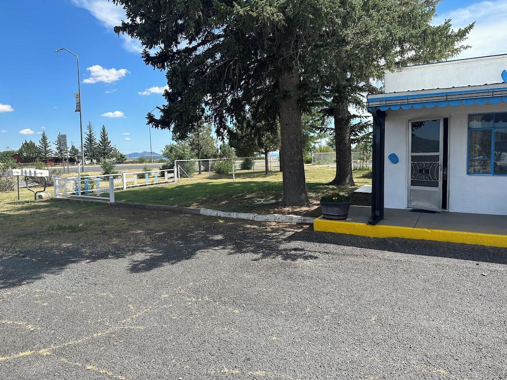 Maverick Motel and Glamp Ground - photo 38
