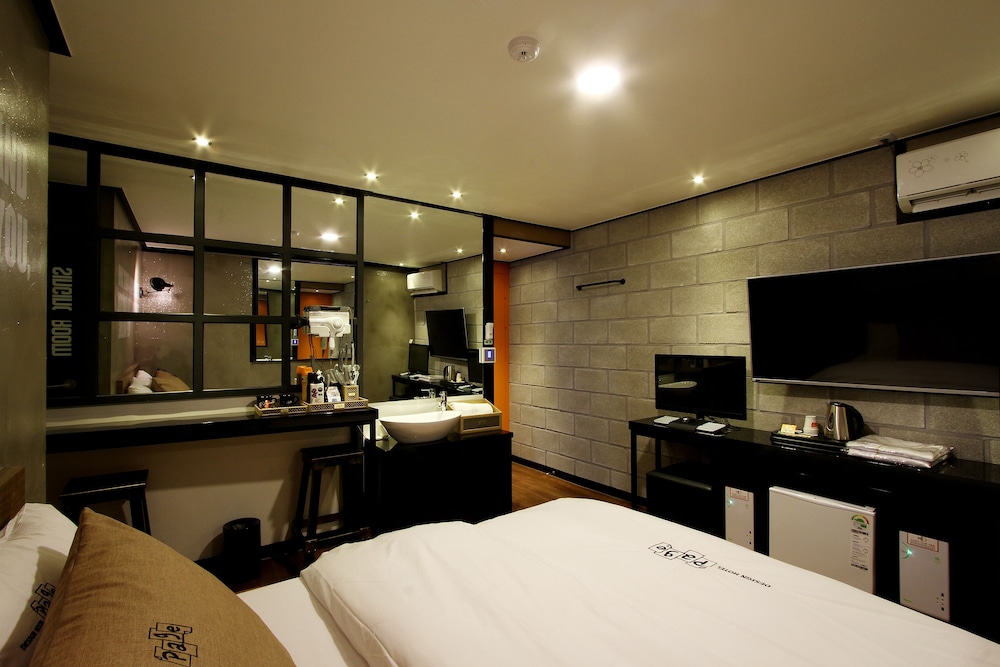 Hotel Page - carbon neutral hotel in Daejeon