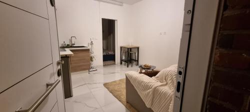 Lecomte Studio - carbon neutral hotel in Oissel