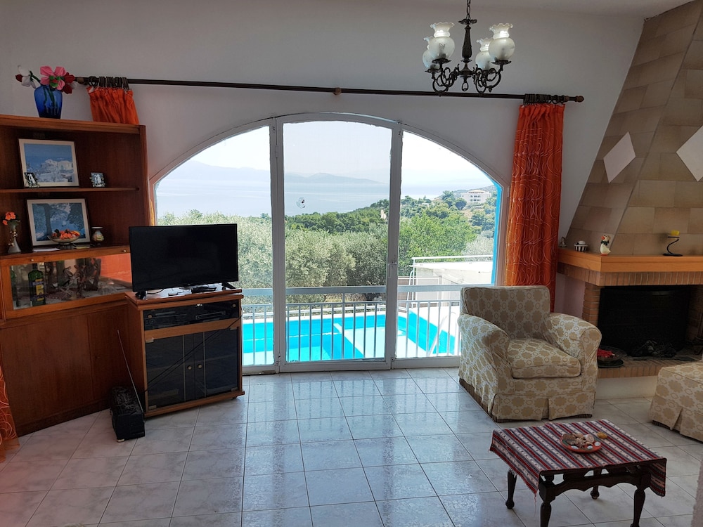 Villa Konaki — 4-Star Luxury Hotel in Marathonas, Greece