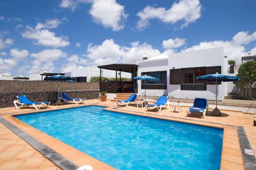 3 bedroom Villa Venus Jupiter and Neptune with private heated pool — 4-Star Luxury Hotel in Puerto Del Carmen, Spain
