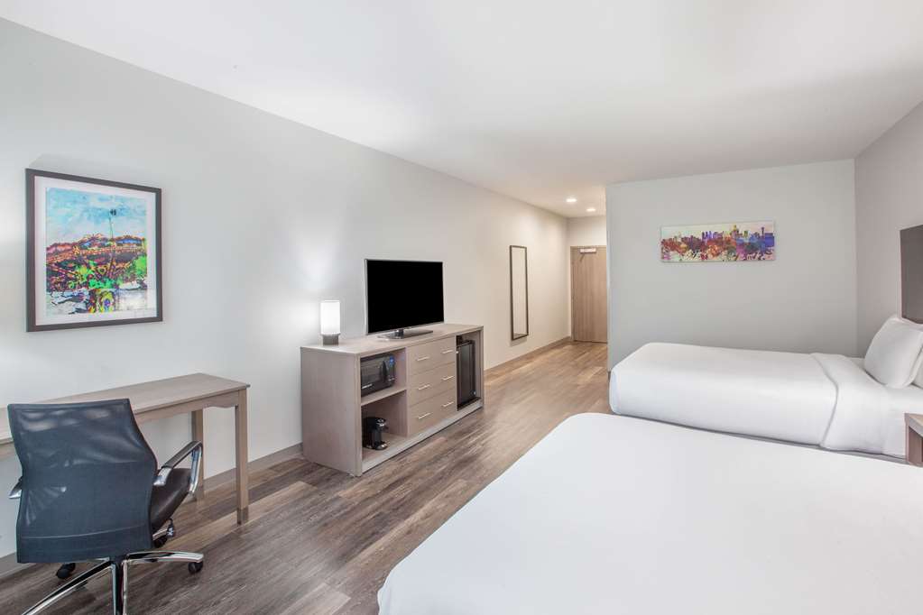 La Quinta Inn & Suites by Wyndham Dallas Duncanville - photo 23