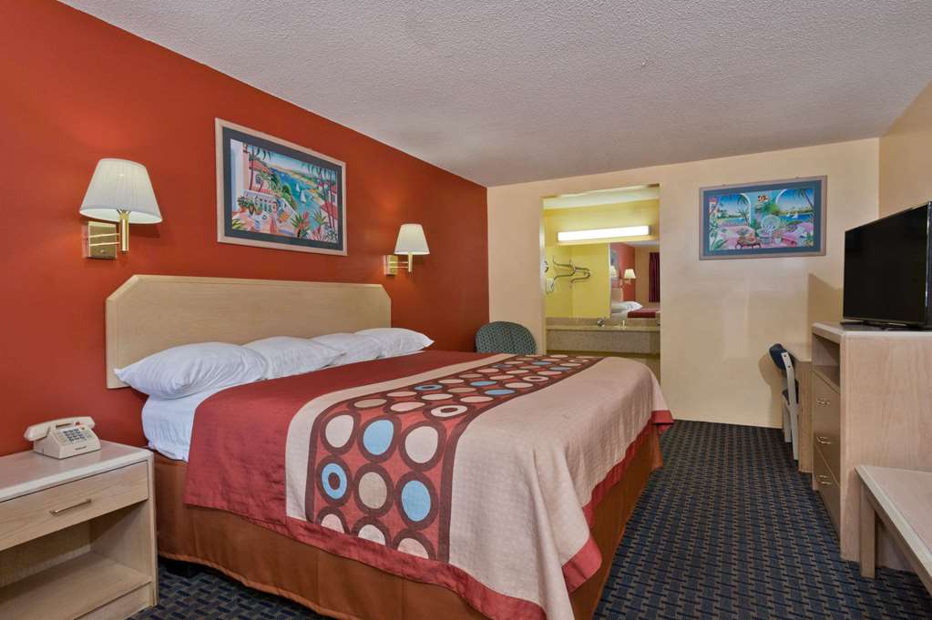 Super 8 by Wyndham Chipley - photo 11