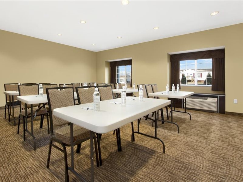 Microtel Inn & Suites by Wyndham Shelbyville - photo 7