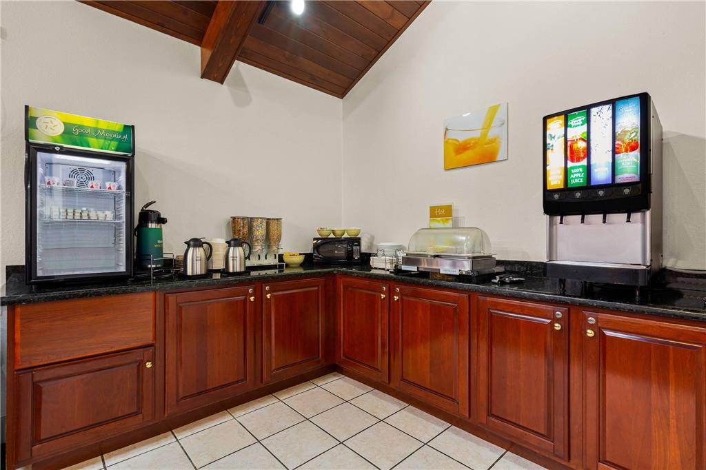 Suburban Studios Altoona - photo 27