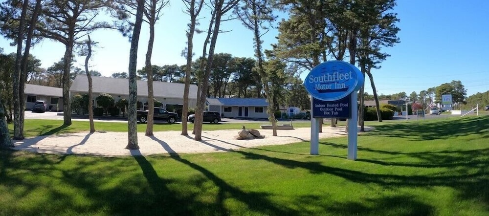Southfleet Motor Inn - carbon neutral hotel in Wellfleet