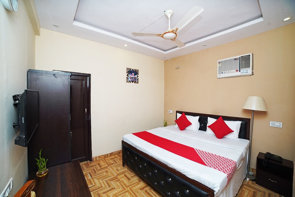 OYO 41972 Hotel City Center in Khatima, India