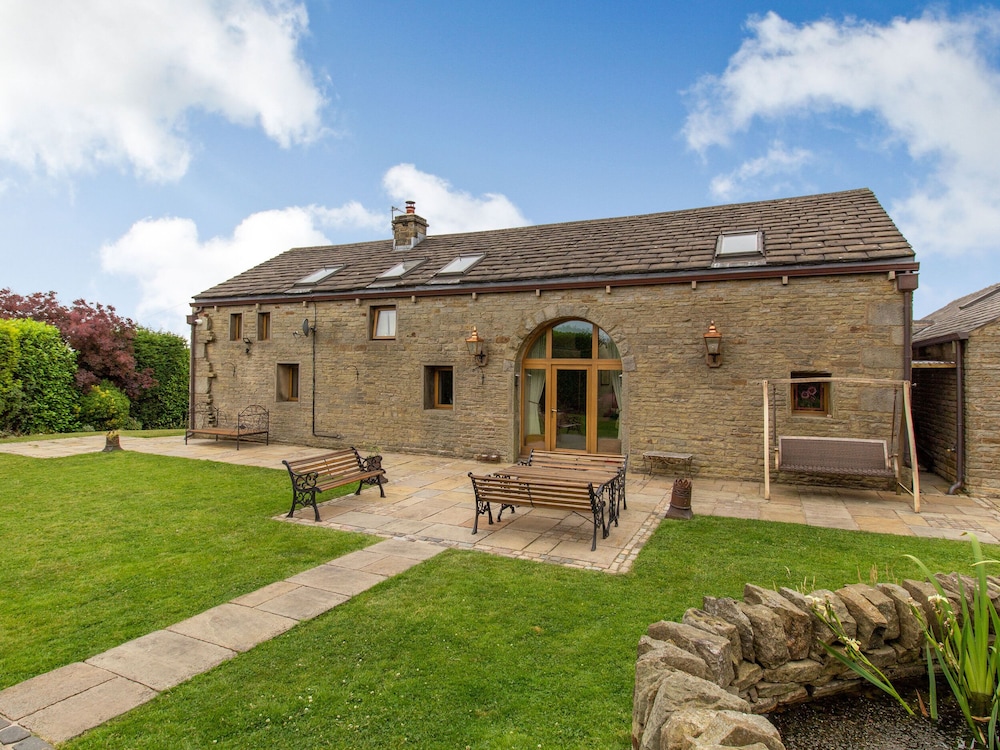 Rough Bank Barn — hotel in Rochdale
