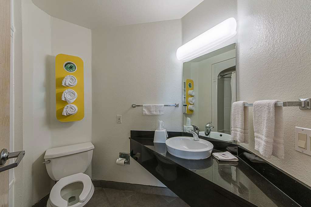 Motel 6 San Antonio TX Downtown Alamo Dome - photo 18