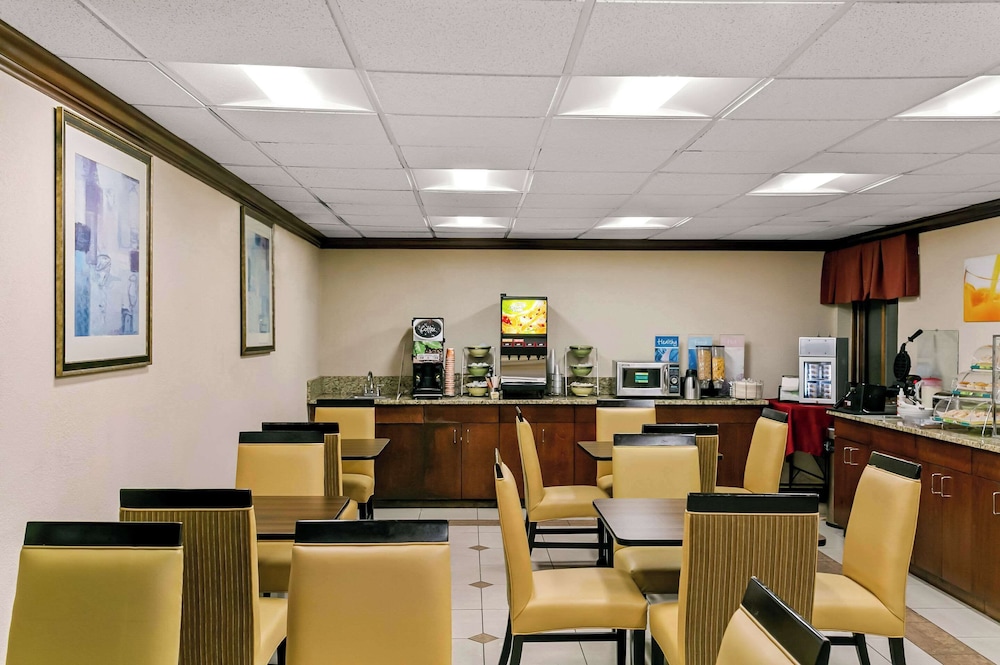 Quality Inn Jessup Columbia South Near Fort Meade - photo 25