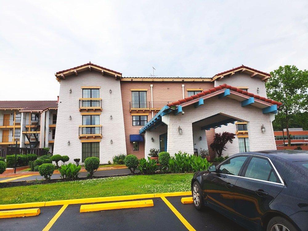 Richmond Inn & Suites - featured photo