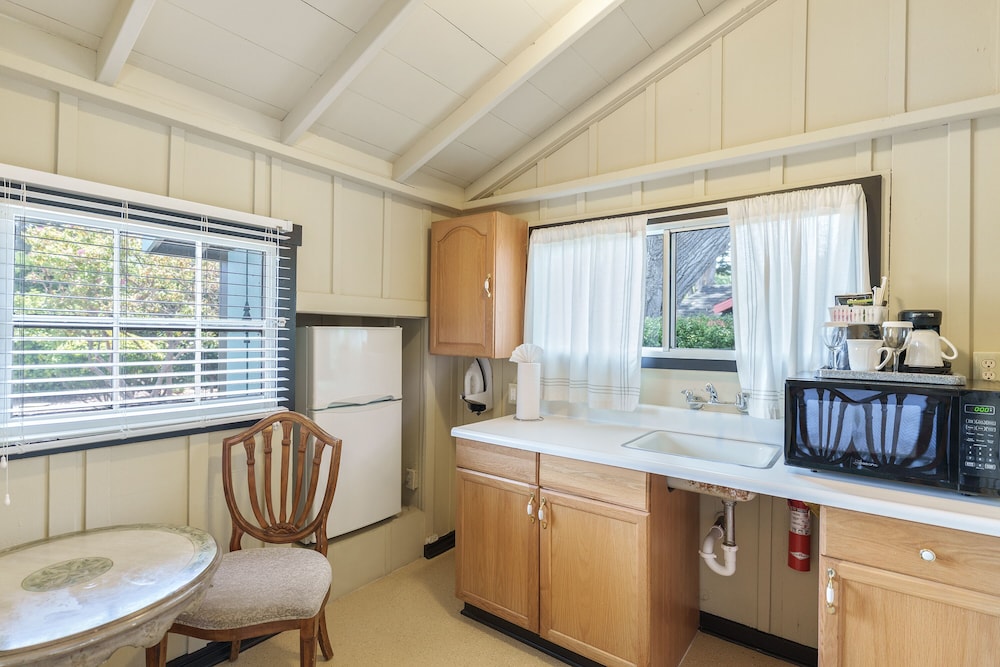 Carmel River Inn & Cottages - photo 38