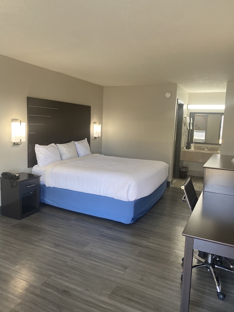 Days Inn by Wyndham Moss Point Pascagoula - photo 20