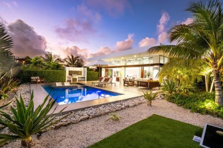 Beachside 2 Bedroom Villa with Pool and Resort Amenities White Villas v7 in Providenciales, Turks and Caicos Islands