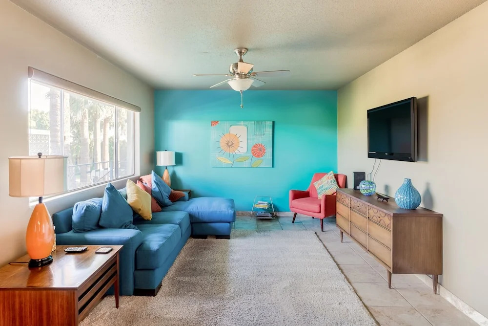 Mid century modern condo near Old Town pool & BBQ — 4-Star Luxury Hotel in Scottsdale, United States