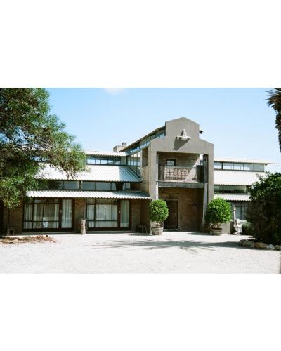 Inglenook Chic - carbon neutral hotel in Unknown City