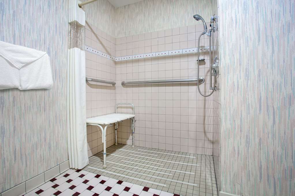 La Quinta Inn & Suites by Wyndham Roanoke Salem - photo 36