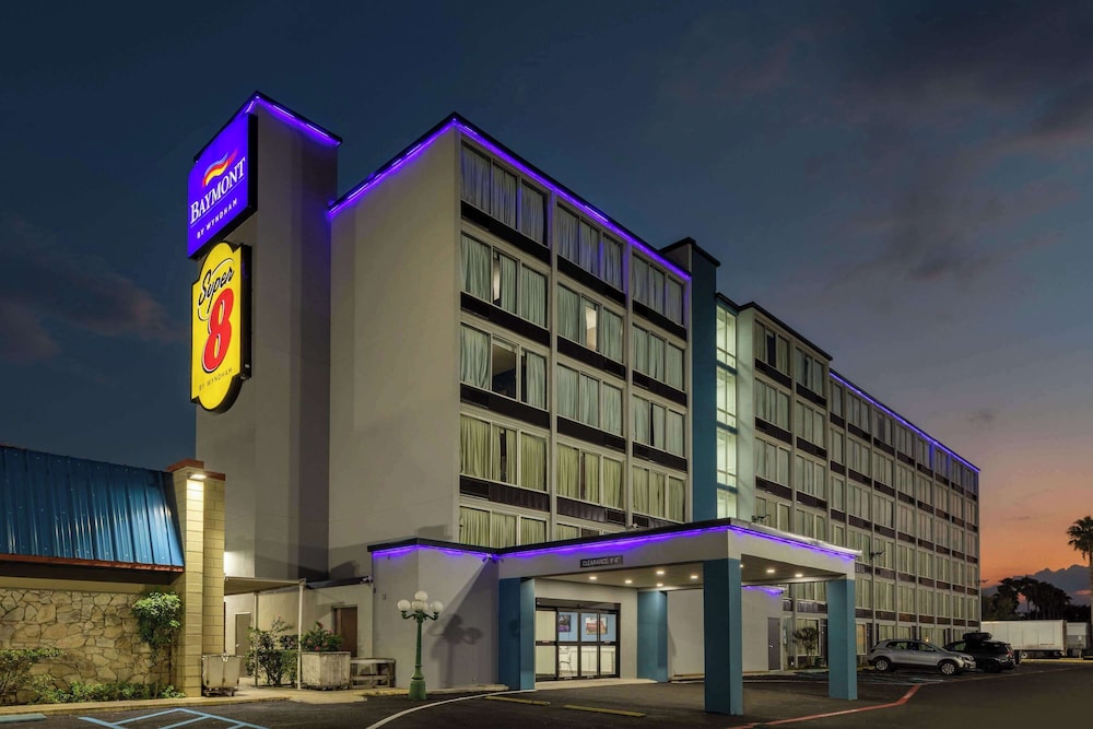 Super 8 by Wyndham Laredo in Laredo, United States