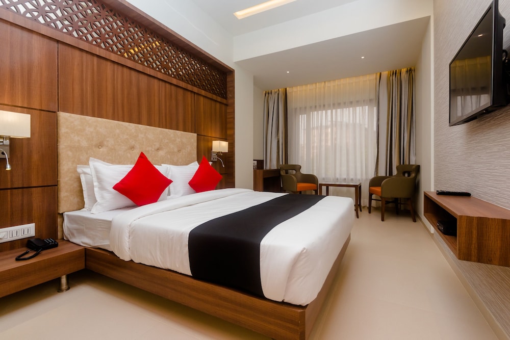 Capital O 28004 Hotel Mathoshree in Kalyan, India