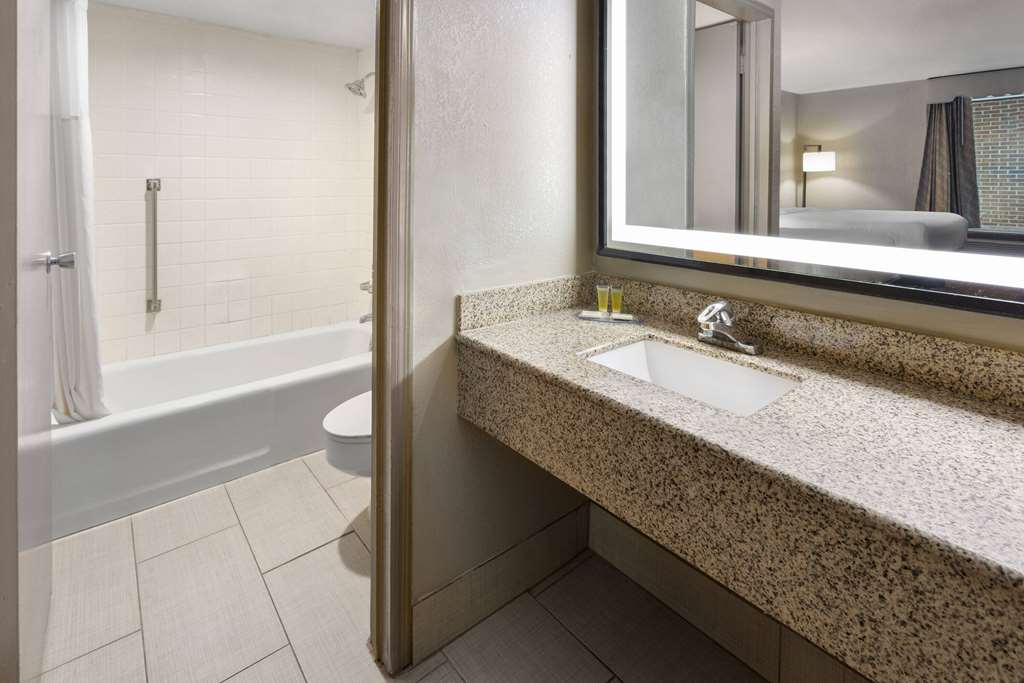Days Inn by Wyndham Forsyth - photo 24