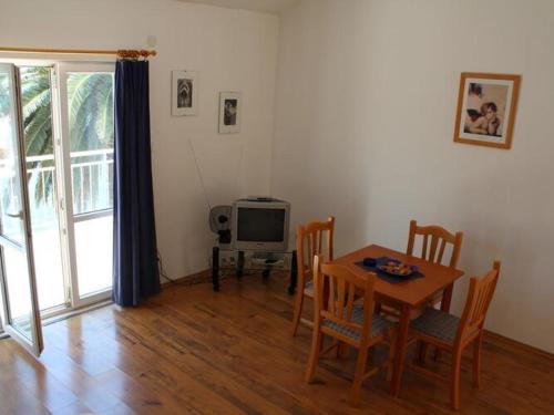 Apartments Lozica Studio Apartment with Terrace and Sea View