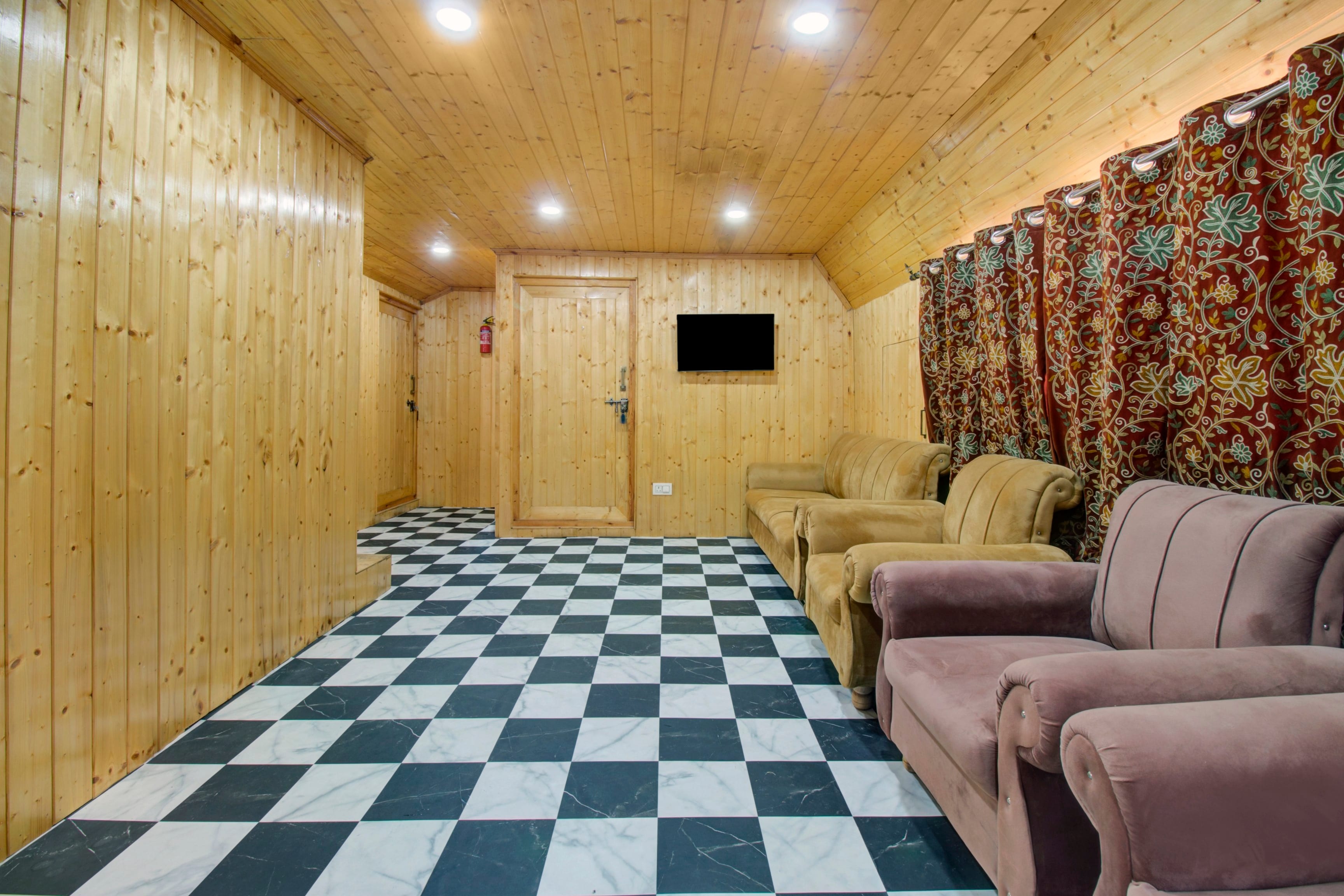 Collection O Brein Nishat Formerly Continental Guest House — 4-Star Luxury Hotel in Srinagar, India
