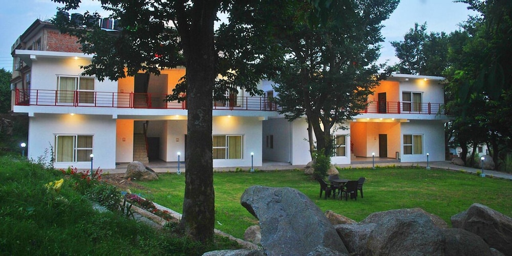 Himalayan Off Trails - last minute hotel in Dharamsala