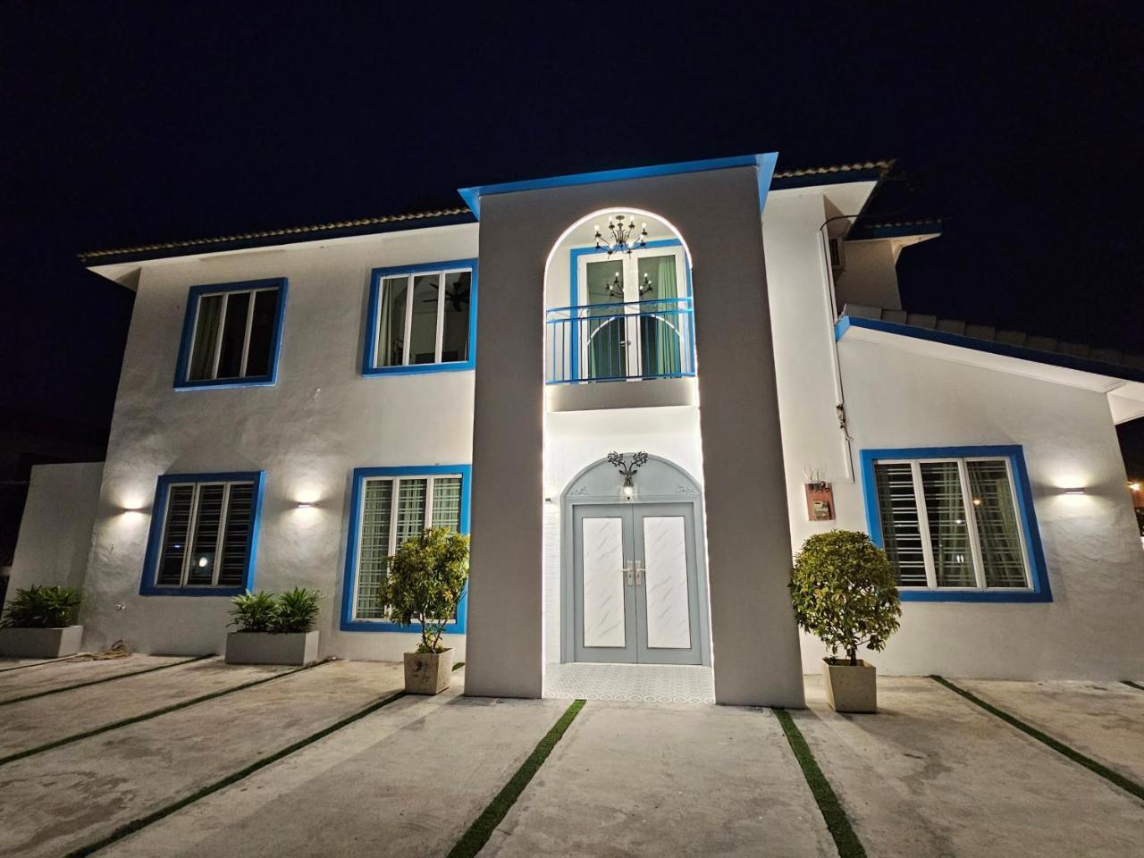 Warni 45 Whole Or Room — 5-Star Luxury Hotel in Muar, Malaysia