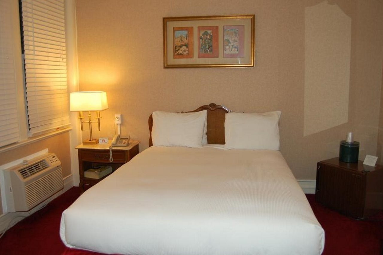 Windsor Inn Hotel - photo 3
