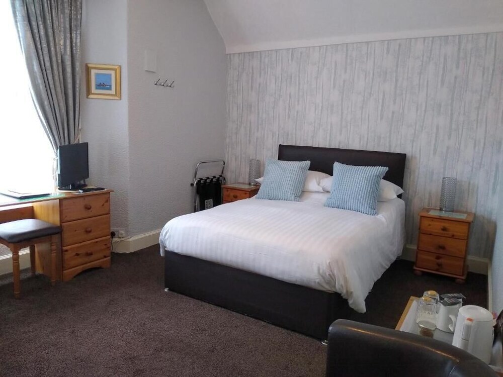 Hazeldene Guest House with Free Offsite Health Club — 4-Star Luxury Hotel in Windermere, United Kingdom