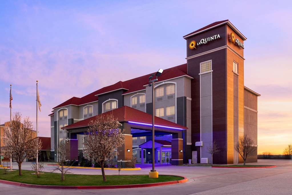 La Quinta Inn & Suites by Wyndham Dumas - photo 2