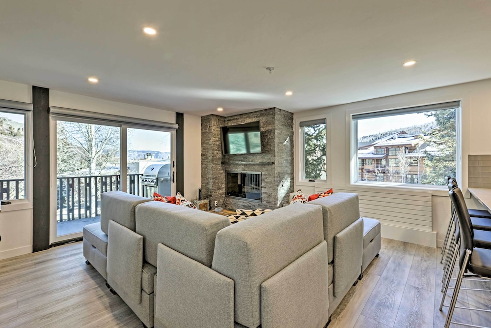 Cozy Luxe Colorado Condo Next To Base Village — 4-Star Luxury Hotel in Snowmass Village, United States