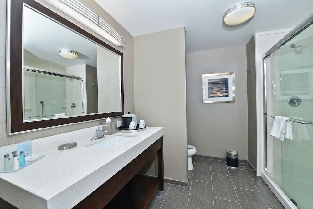 Hampton Inn & Suites Greensboro Coliseum Area - photo 47