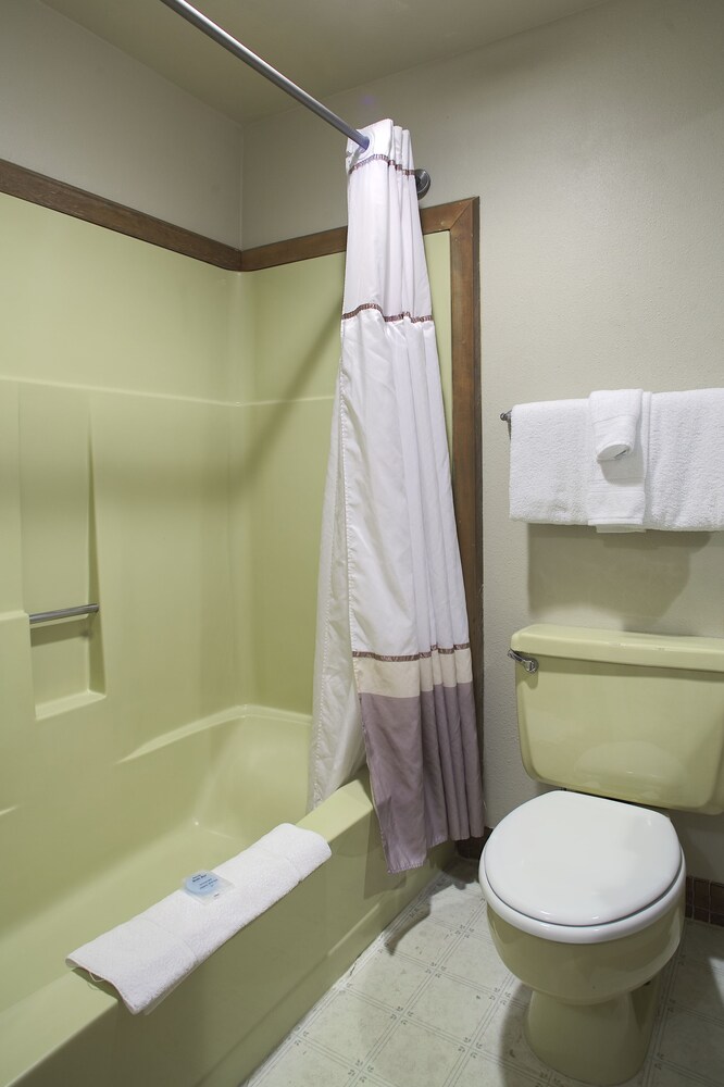 Hi Tide Oceanfront Inn - photo 36
