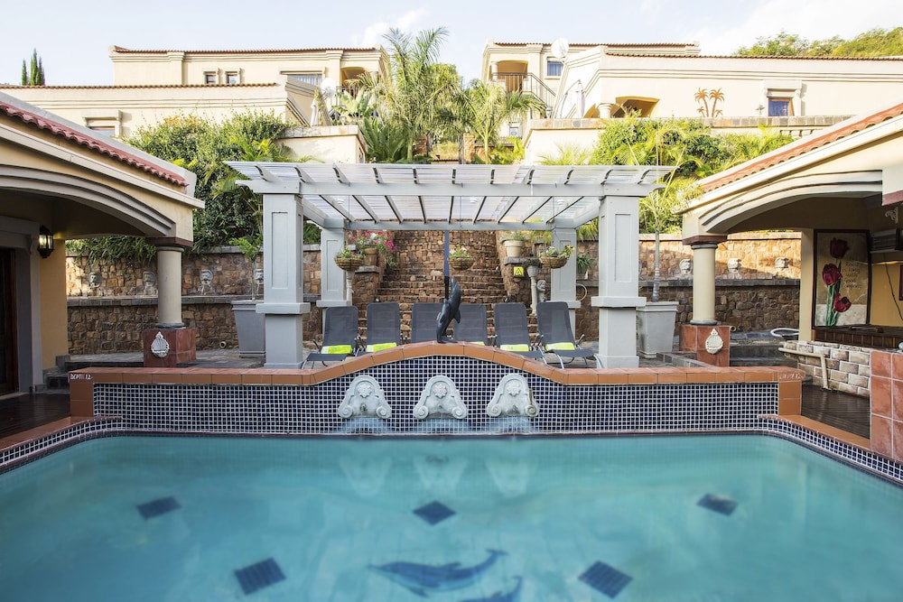 The Royal Palm B&B — 4-Star Luxury Hotel in Hoedspruit, South Africa