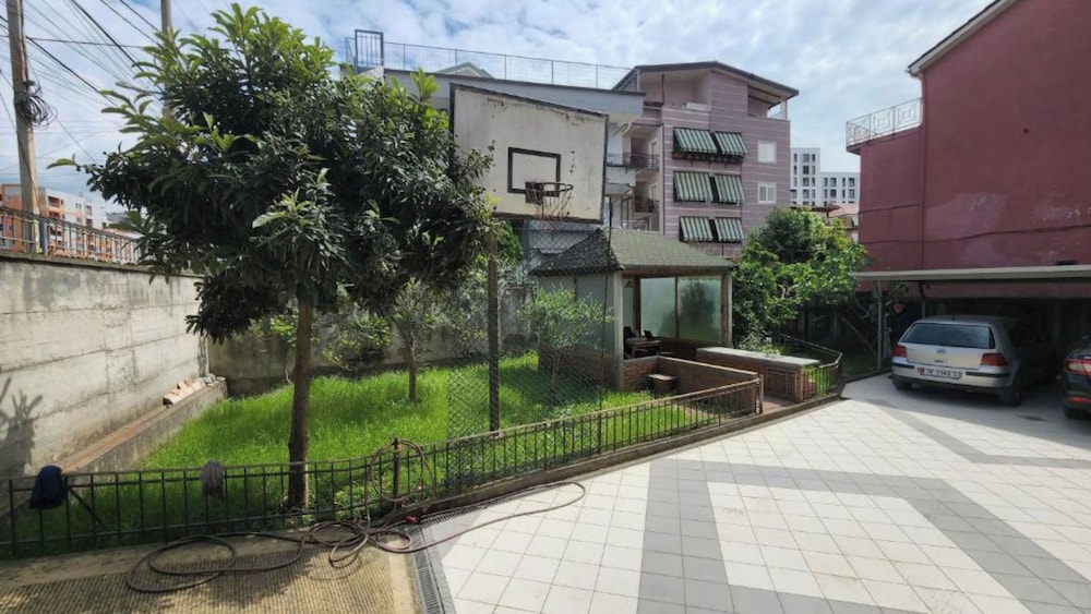 Kalpazo Tirana Vila 313 — 4-Star Luxury Hotel in Tirana, Albania
