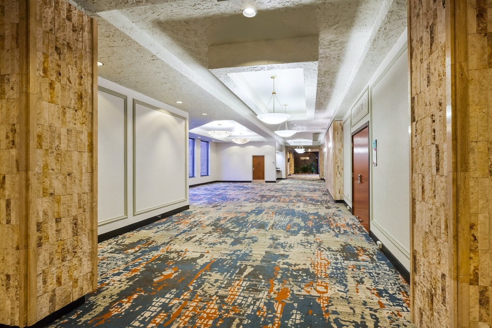Crowne Plaza Columbus North Worthington by IHG - photo 41
