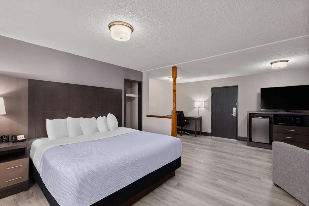 La Quinta Inn & Suites by Wyndham Goodlettsville Nashville - photo 13